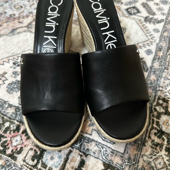 Calvin Klein Black Wedge Sandal Size 8 - Picture 2 of 9